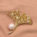 Exquisite ginkgo leaf pearl brooch retro gold tone crystal corsage elegant women jewelry - White Edison Pearl Ginkgo Brooch