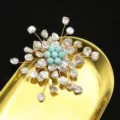 Handgemachte Perlen Brosche mit blauem Stein und goldenem Draht Blumen Design für Damen - Barock Türkis Schneeflocken Stil (GO0401)