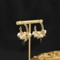 Orecchini a cerchio in perle con catena dorata gioielli eleganti minimalisti da donna - Cerchio a C a Catena Attorcigliata