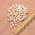 Handgefertigte Naturperle Brosche vintage elegante gewebte Blumen Korsage Variante Damen. - Weiß