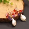 Barocke Perlen bunte perlenbesetzte Ohrringe, elegante Draht-Ohrhänger für Damen - Barockperle Mit Bunten Steinen / bunt