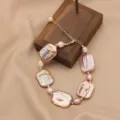 Natürliches Barockperlen Armband mit kleinen Goldperlen, eleganter Damenschmuck für jeden Tag. - Violettes quadratisches Armband mit Zwischenräumen