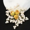 Perlen Brosche elegante Nische High-End Brosche Accessoire handgemachte Blume Schmuck - Tropfkleber Rosen Schneeflocken Stil (GO0401)