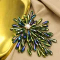 Spilla di perle vintage con perline a goccia iridescenti verde brillante, elegante design floreale. - Stile a Doppio Uso Placcato Blu-Verde