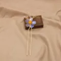 Elegante Vintage U-förmige Haargabel mit blauem Blumen- und Goldblatt-Design für Damen. - Opal Flower Hairpin