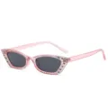 Rosa Strass kleine Katzenauge Sonnenbrille fuer trendigen Alltag und perfekten Sonnenschutz. - Transparentes Rosa Gestell Schwarz Graue Gläser