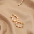 Perlenbesetzte doppelte Ohrringe in Gold Finish Vintage minimalistischer eleganter Schmuck Stil - Doppelkreis 8 Form Design / Rosa