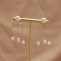 Elegante Perlen Ohrringe vergoldet mit langen Ketten hängend modischer Damenschmuck neu - Schwebebalken-Stecker Zwei-Wege