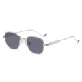 Lunettes de soleil carrées rétro pour femmes, monture métallique argentée et verres sombres. - Monture Argentée Verres Gris