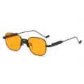 Lunettes de soleil carrées rétro vintage avec monture en métal noir et verres orange frappants. - Monture Noire Verres Orange