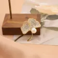 Exquisite ginkgo leaf brooch featuring sparkling rhinestones and an elegant white pearl for women. - Style 2