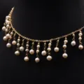 Goldfarbene Halskette mit Süßwasserperlen Fransen Anhänger, elegante Damen Schlüsselbeinkette. - Perlen-Quasten-Kette