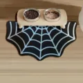 Halloween Spinnennetz Haustier Futtermatte mit Holz Doppelnapf Ständer, rutschfeste Matte. - 40*60cm (Diatomeenerde) / Futtermatte für Haustiere