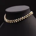 Elegante zoetwaterparel choker ketting met een uniek zigzag gouden draadontwerp voor vrouwen. - Gipskruid Halsketting