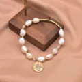Elegantes Süßwasserperlenarmband mit Golddrahtwicklung und Kristall-Bienen-Anhänger für Damen. - Spinne Tag Perlen-Stretch-Armreif