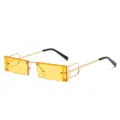 Lunettes de soleil carrées rétro en métal avec verres jaunes et branches géométriques. - Monture Dorée Verres Jaune Océan