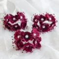 Bordeauxkleurige kunstmatige zijden bloem haaraccessoires met parels DIY bruidsambacht - Bordeauxrood