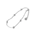 Primer plano de la pulsera de plata con corazones, detalle fino de los eslabones. - Plata 925 / 16+3cm / Plateado