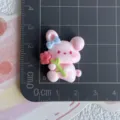 Ciondolo cabochon in resina di coniglio cartone animato rosa per gioielli fai da te artigianato - Coniglio Papillon Blu Con Fiore Rosa