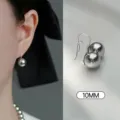 Exklusive graue Perlen Ohrhänger Detail mit glatten 10mm glänzenden runden Perlen und Haken. - 10mm / Weißgold