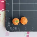 Piccoli ciondoli arancione in resina, mini cabochon di frutta per cover telefono e gioielli fai da te. - Mandarino (09)