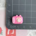 Simpatici cabochon in resina a forma di fotocamera rosa per forcine e ciondoli per scarpe fai da te. - Fotocamera Orso Rosa Magenta / Mini
