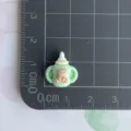 Mini pendentif biberon en résine avec détail d'ours mignon pour loisirs créatifs et accessoires. - Biberon Ours (Mini) / Vert