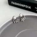 Vista detallada de pendientes de perla y flor de plata s925 con circonita brillante. - Plata 925 / Oro blanco