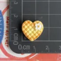 Mini Harz Herz Waffel Cabochon mit weißer Blume flache Rückseite DIY Handwerk Dekoration - 1 Stück/Packung / Mini Gelbes Gitter Herz