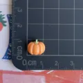 Mini ciondolo zucca in resina per nail art, accessorio carino per decorazioni fai da te. - Stile Zucca