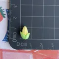 Mini ciondolo di mais in resina per nail art, fermagli per capelli DIY e decorazioni kawaii. - Stile Mais