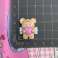 Cabochon orsetto in resina carino con cuore e ali per fai da te custodia telefono e gioielli. - Orso Cuore con Ala Blu