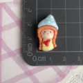 Cabochon de resina de niña seta de dibujos animados, ideal para funda de teléfono y accesorios DIY. - Niña Sombrero Champiñón Azul con Corazón Rojo / 1 Pieza/Paquete