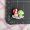 Harz Pilz Anhänger für Handyhülle DIY Handwerk Zubehör detaillierte Maßstabsansicht - Rot und Grün Drei Punkte Pilz / 4 Stück/Packung