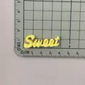 Letra de resina Sweet amarilla accesorio de bricolaje bonito macaron funda de teléfono pegatina - Placa de Letras Sweet / Amarillo