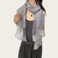 Elegante bufanda gris transparente de mezcla de seda para mujer, chal ligero y chic. - 180cm / Gris claro