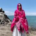 Sciarpa con cappuccio boho con stampa a catena, poncho con frange etnico elegante per donna. - Stile Catena Rotonda (LM316) / Rosso rosa