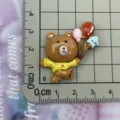 Cabochon piatto in resina orsetto marrone lucido per decorazione custodia telefono - Orso Palloncino (6)