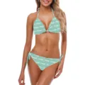 Dettaglio ravvicinato del bikini sexy verde menta con motivo a scritta Evangelyn - Alfabeto