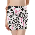 Detailansicht der Yoga-Shorts mit Cheerleader-Motiv und CHEER!-Muster - Feiertagsgrüße Druck