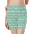 Detail von mintgrünen nahtlosen Yoga-Shorts mit individuellem weißem Namensmuster. - Buchstabe 3