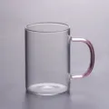 Tazza in vetro termoresistente minimalista con un elegante manico di colore rosa - Rosa