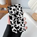 Stylische, stoßfeste Handyhülle mit schwarz-weißem Kuhmuster in einer modernen Umgebung - Leopard 1 / iPhone X/XS