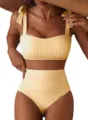 Bikini chic à rayures jaunes et blanches avec bas taille haute et nœuds aux épaules. - Carreaux Jaune