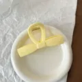 Squisita molletta per capelli in acrilico giallo con fiocco, grande accessorio elegante. - Stile Fiocco Giallo