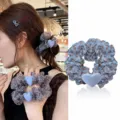 Scrunchie per capelli con stampa leopardata blu e ciondolo a cuore, elegante. - Stile Cuore