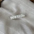 Minimalistische metallische Wellen Haarspange, silberne Entenschnabel Haarnadel für Damen - Gefaltetes Rechteck (Mattweiß)
