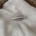 Silbernes tropfenförmiges Metall Haarklammer Detail, elegante minimalistische Haarspange. - Wassertropfen (Helles Silber)