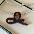 Molla per capelli in acrilico bordeaux, design incrociato elegante, ideale per acconciature chic. - 11cm / Borgogna