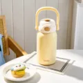Tragbare Isolierflasche, 500ml Edelstahl süße Bauchbecher mit Griff, cremefarben. - Gelb